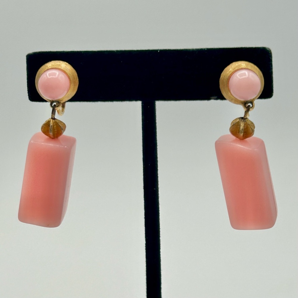 Vintage Mid Century Mod Pink Dangle Bead Goldtone Clip On Earrings Rectangle